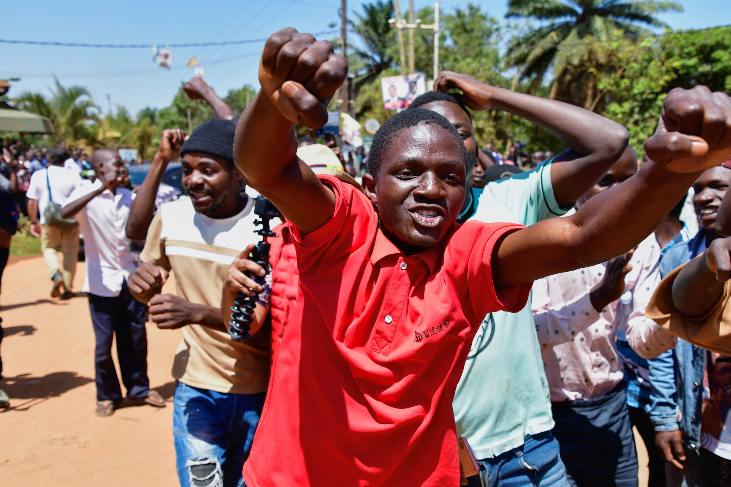 Uganda: hollow election extends four-decade rule